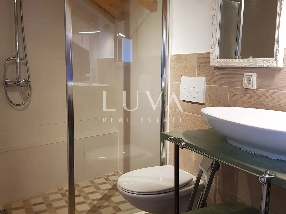 Hvar, Vrbanj – Authentic Stone House with Pool for Sale