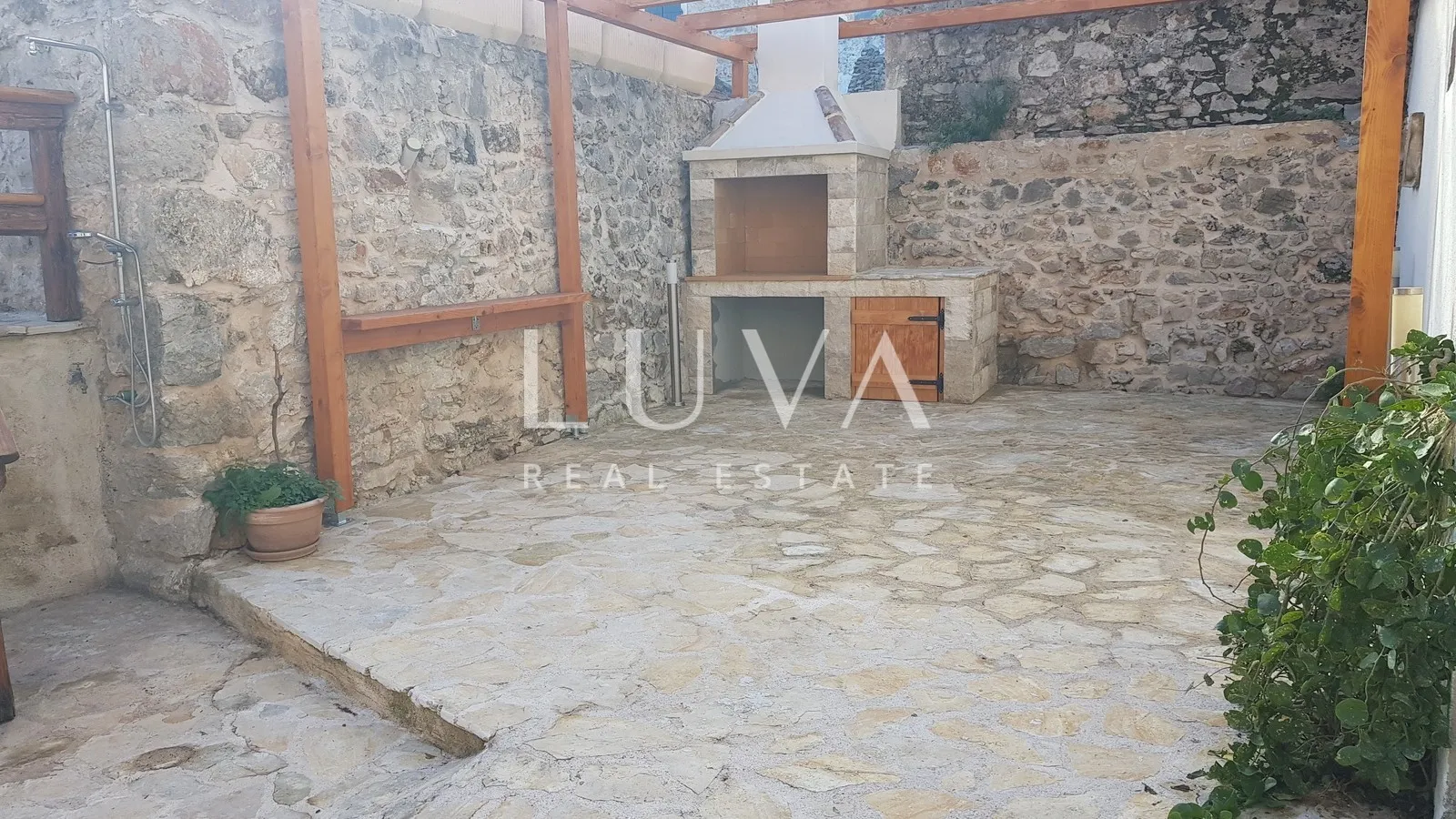 Hvar, Vrbanj – Authentic Stone House with Pool for Sale