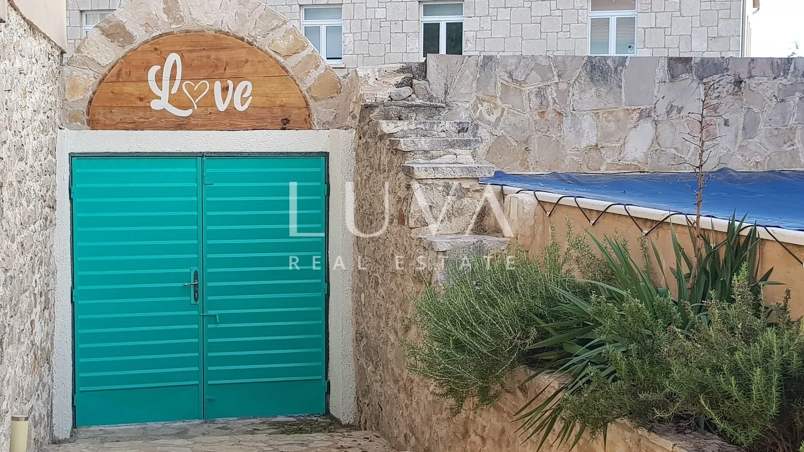 Hvar, Vrbanj – Authentic Stone House with Pool for Sale