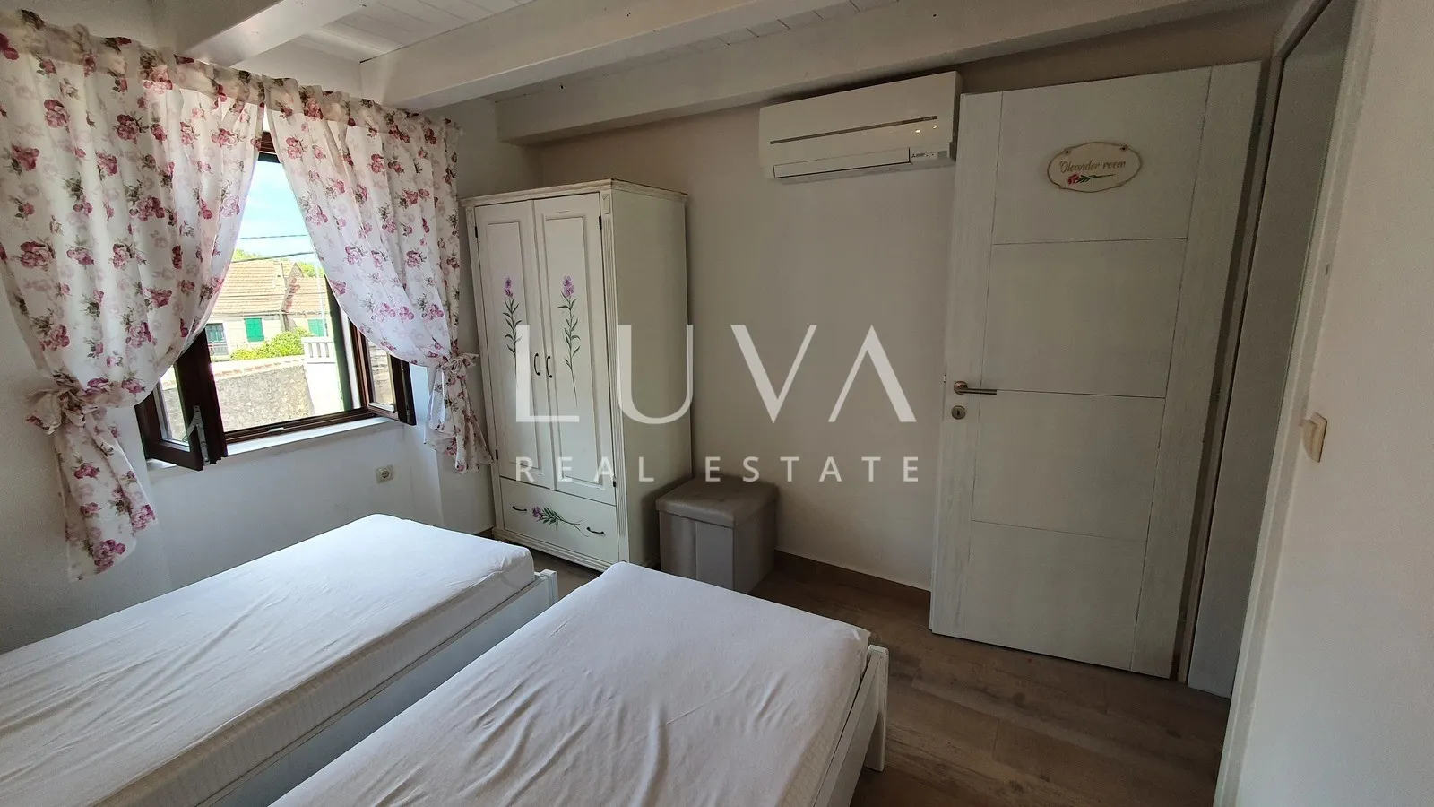 Hvar, Vrbanj – Authentic Stone House with Pool for Sale