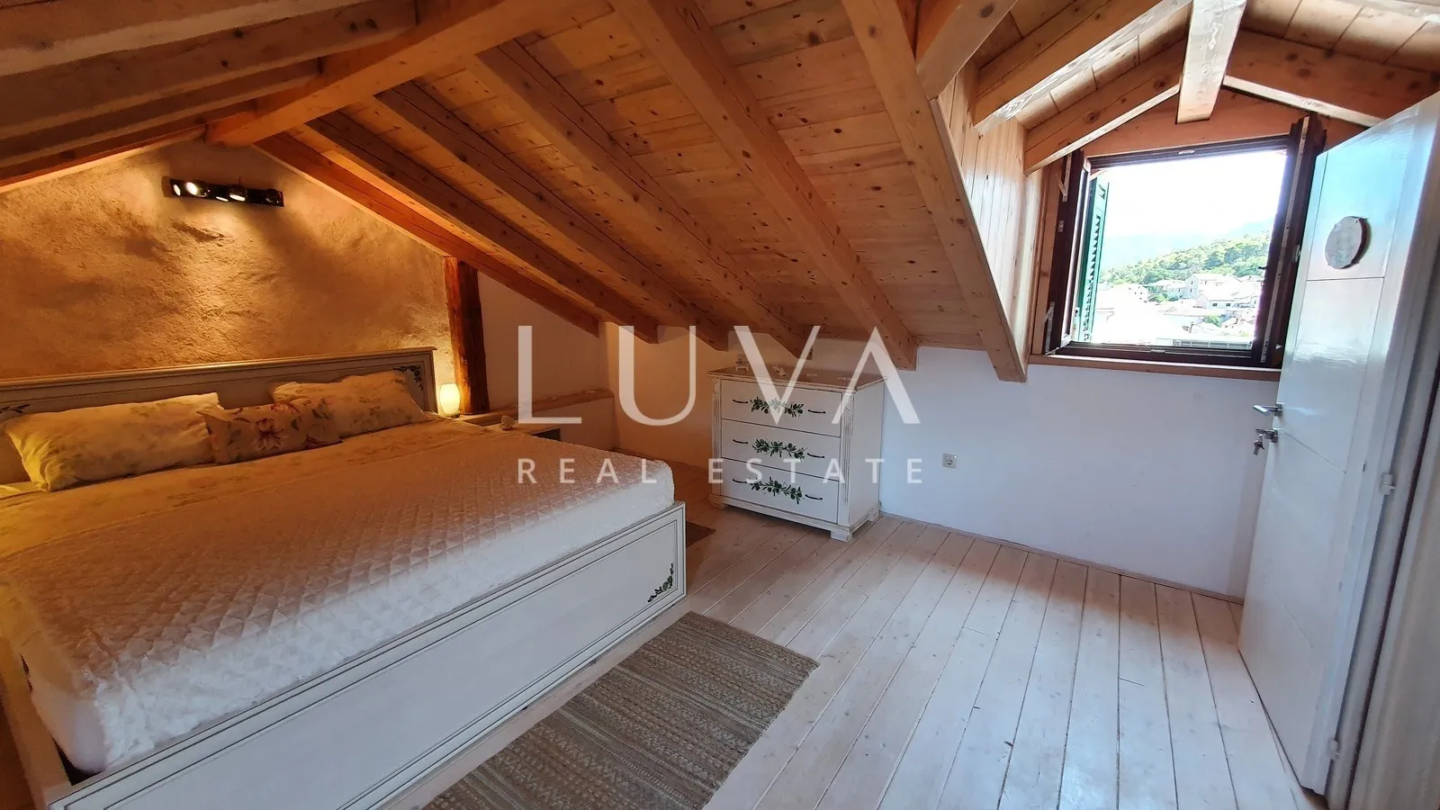 Hvar, Vrbanj – Authentic Stone House with Pool for Sale