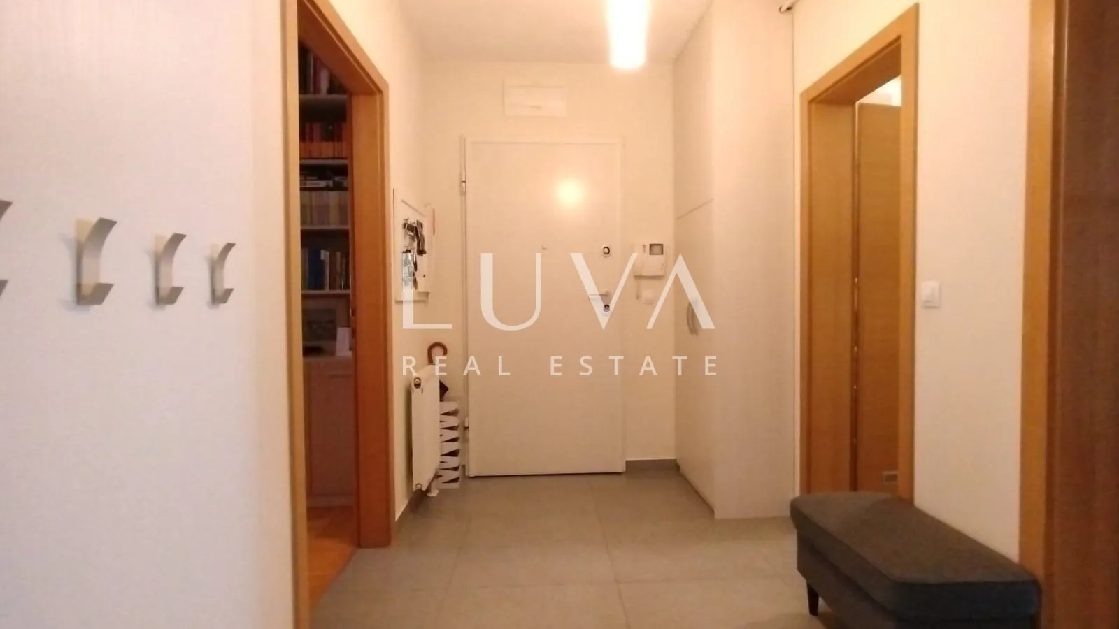 Veliko Polje, 4-room apartment, 109,61m2, with garage, for sale