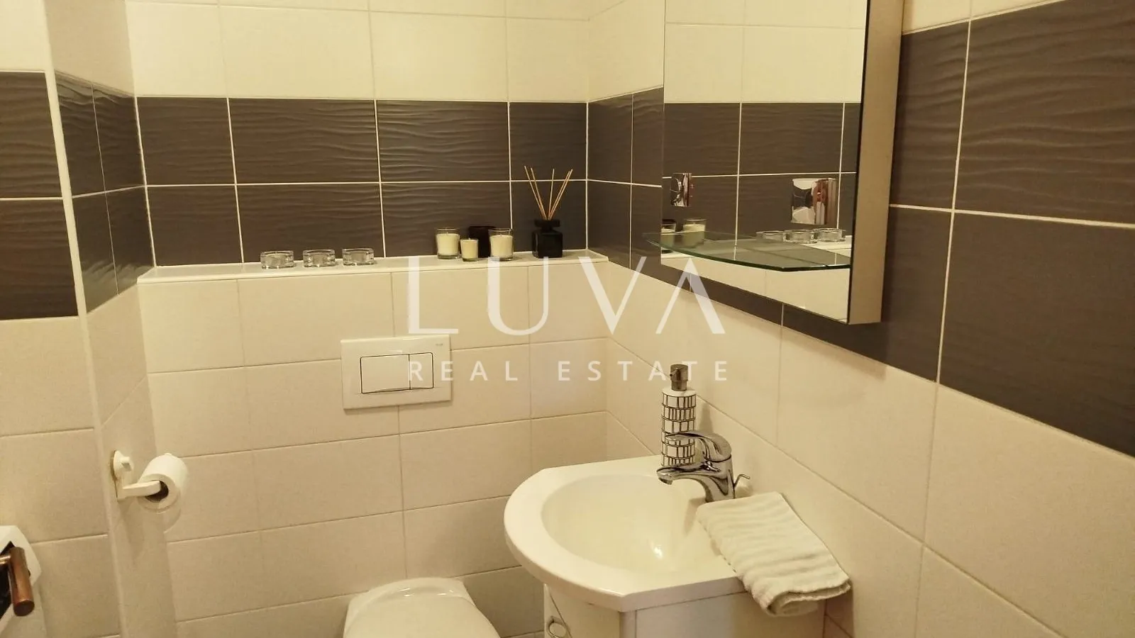 Veliko Polje, 4-room apartment, 109,61m2, with garage, for sale