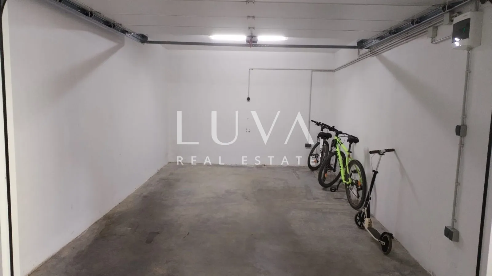 Veliko Polje, 4-room apartment, 109,61m2, with garage, for sale