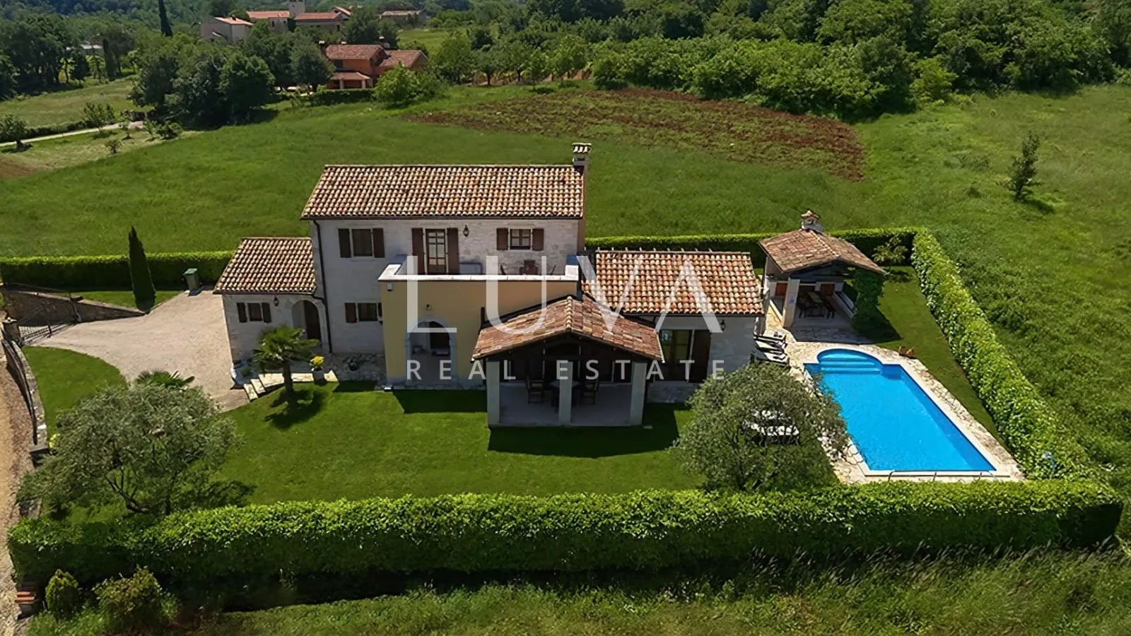 Karojba, Motovun, Istra, kamena kuća s bazenom na prodaju