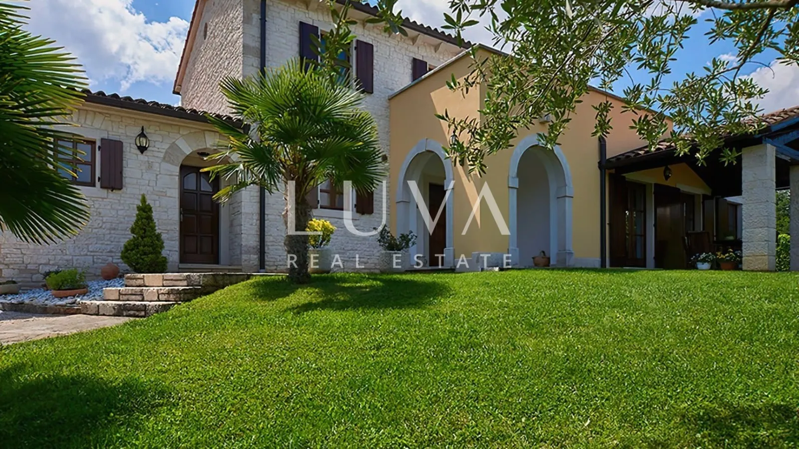 Karojba, Motovun, Istra, kamena kuća s bazenom na prodaju