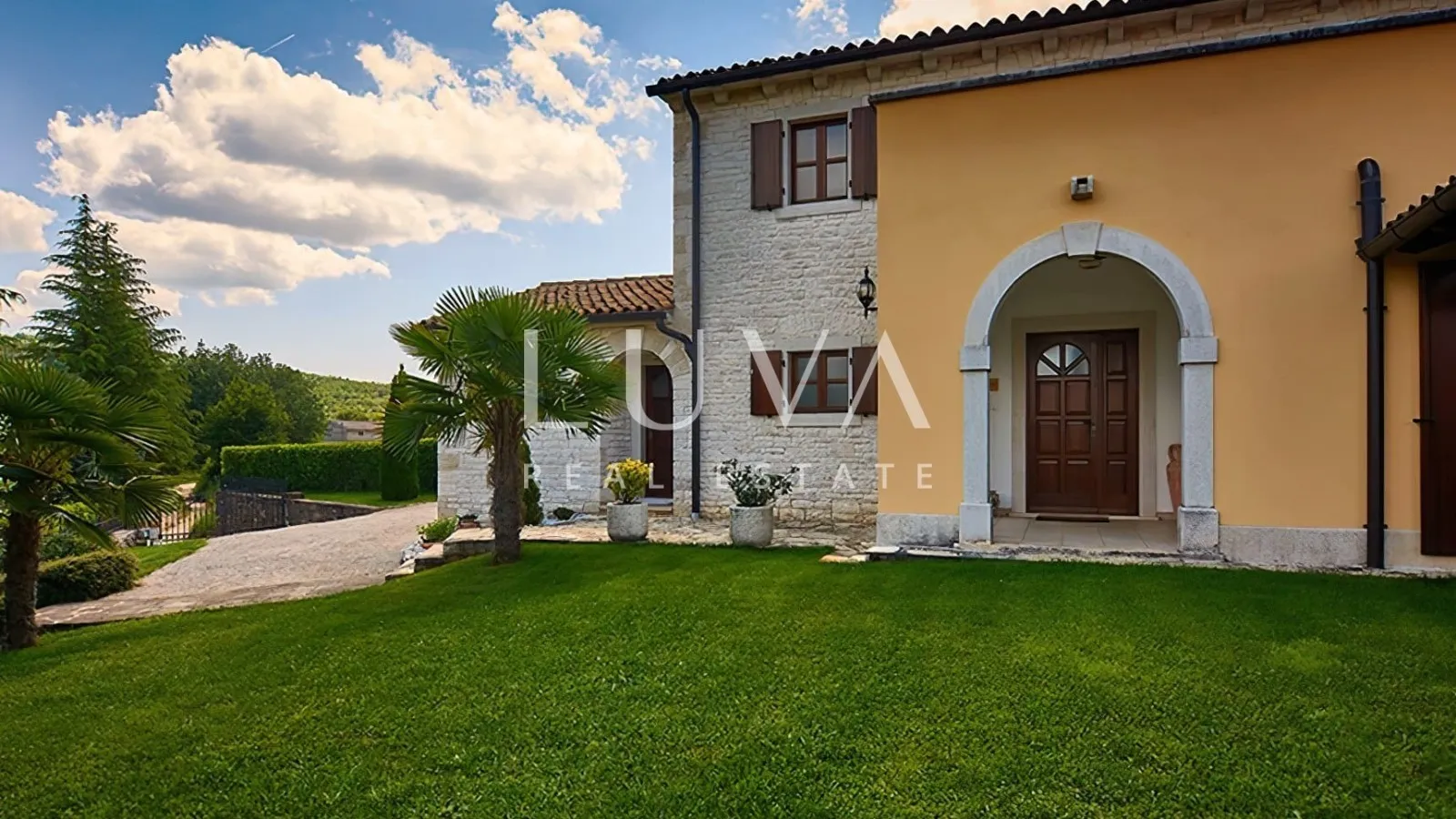 Karojba, Motovun, Istra, kamena kuća s bazenom na prodaju