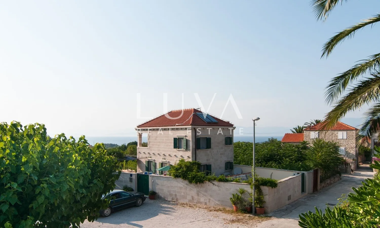 Mirca, Brač, luksuzna kamena kuća s bazenom na prodaju