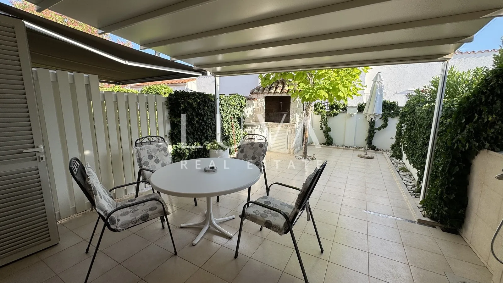 Istria, Novigrad, two-floor house near the sea, 93 m2