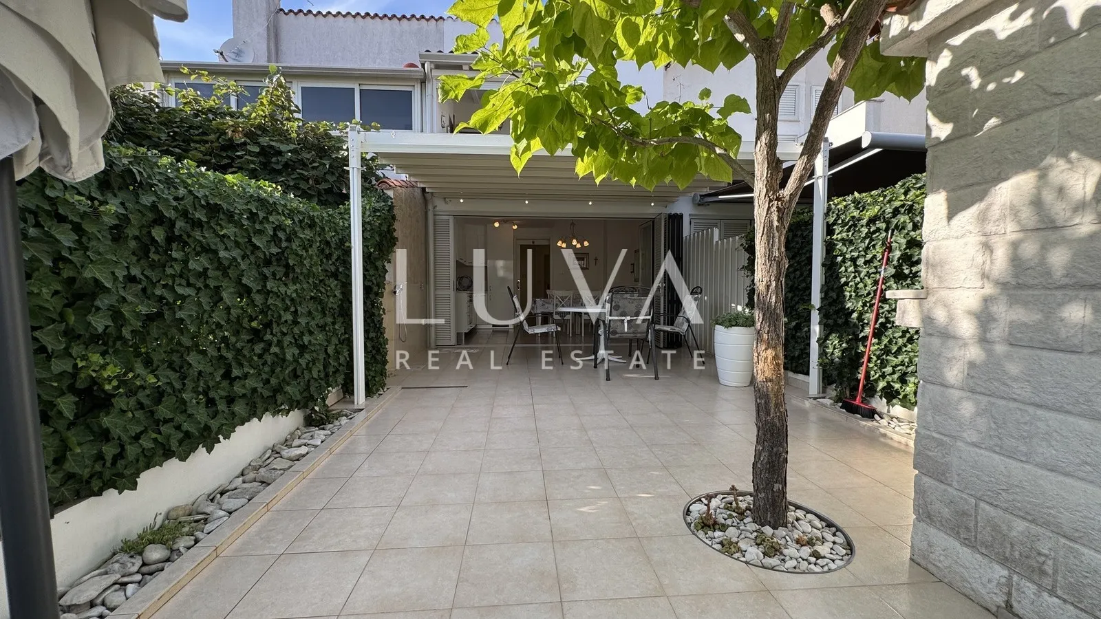 Istria, Novigrad, two-floor house near the sea, 93 m2