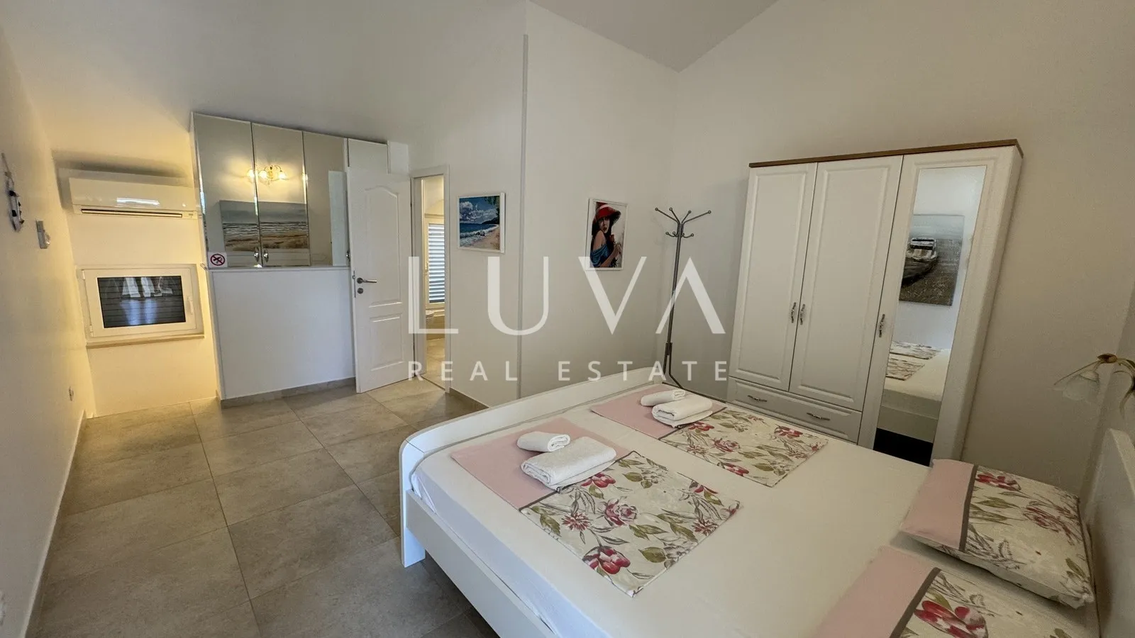 Istria, Novigrad, two-floor house near the sea, 93 m2