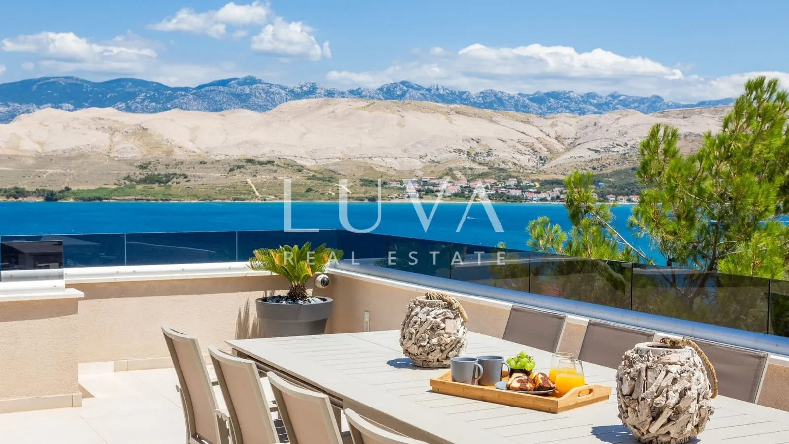 Pag, luksuzna vila s bazenom blizu mora na prodaju