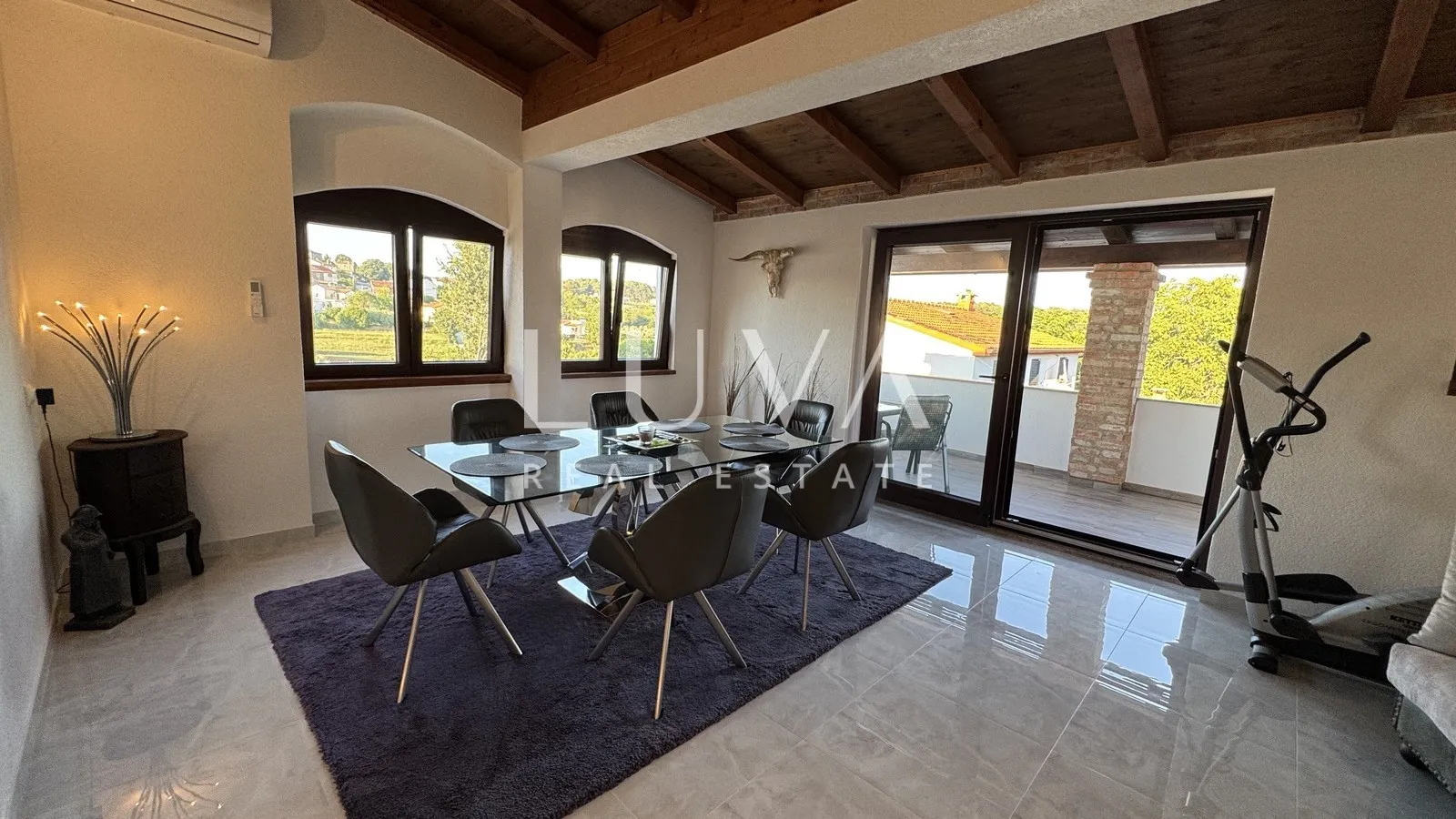 Istra, Višnjan, rustikalna kuća s tri apartmana, 580m2