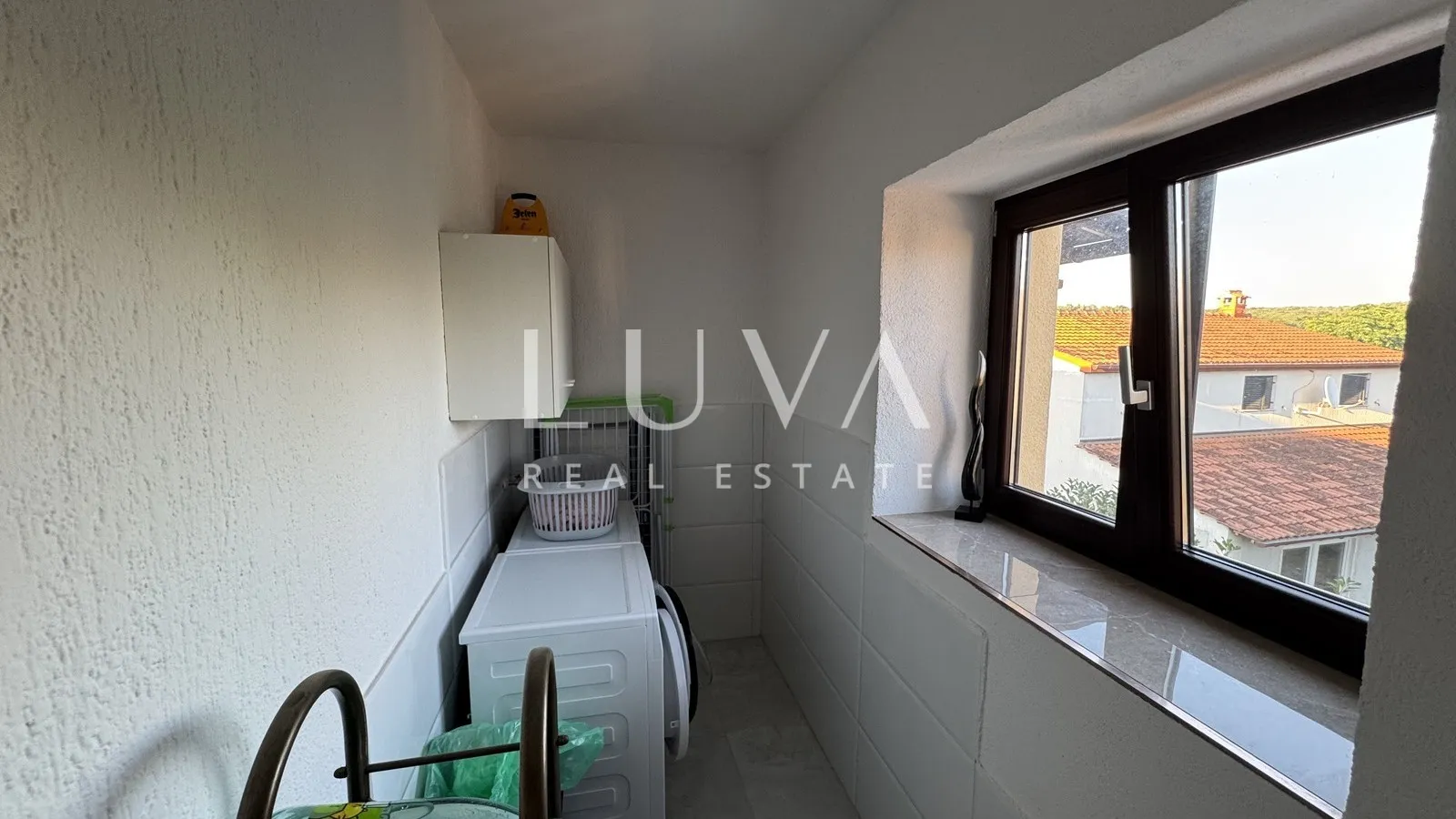 Istra, Višnjan, rustikalna kuća s tri apartmana, 580m2