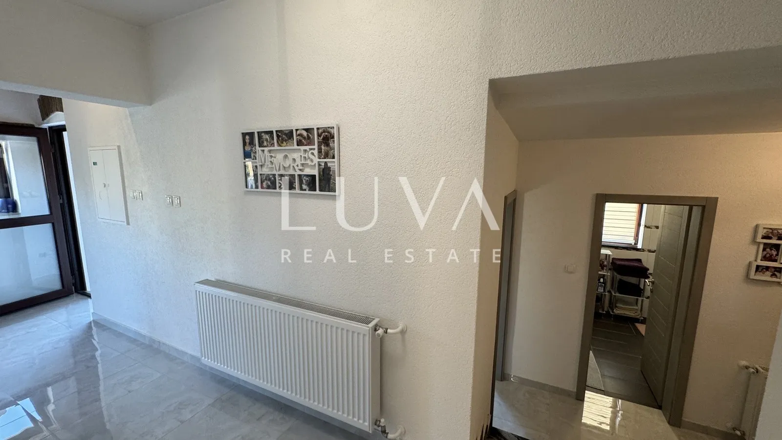 Istra, Višnjan, rustikalna kuća s tri apartmana, 580m2