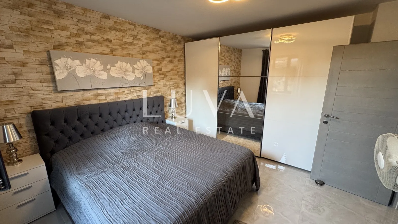 Istra, Višnjan, rustikalna kuća s tri apartmana, 580m2