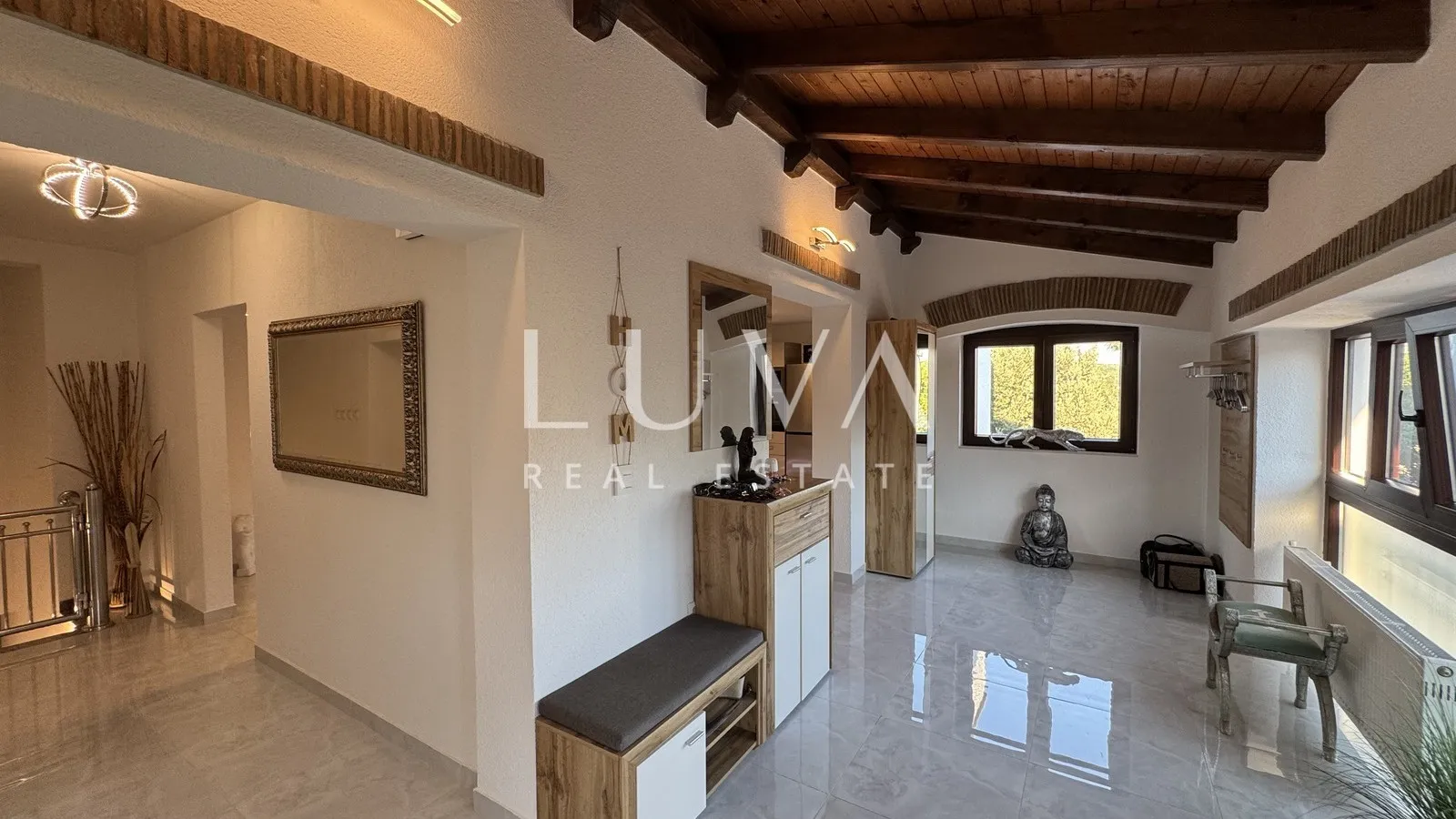 Istra, Višnjan, rustikalna kuća s tri apartmana, 580m2