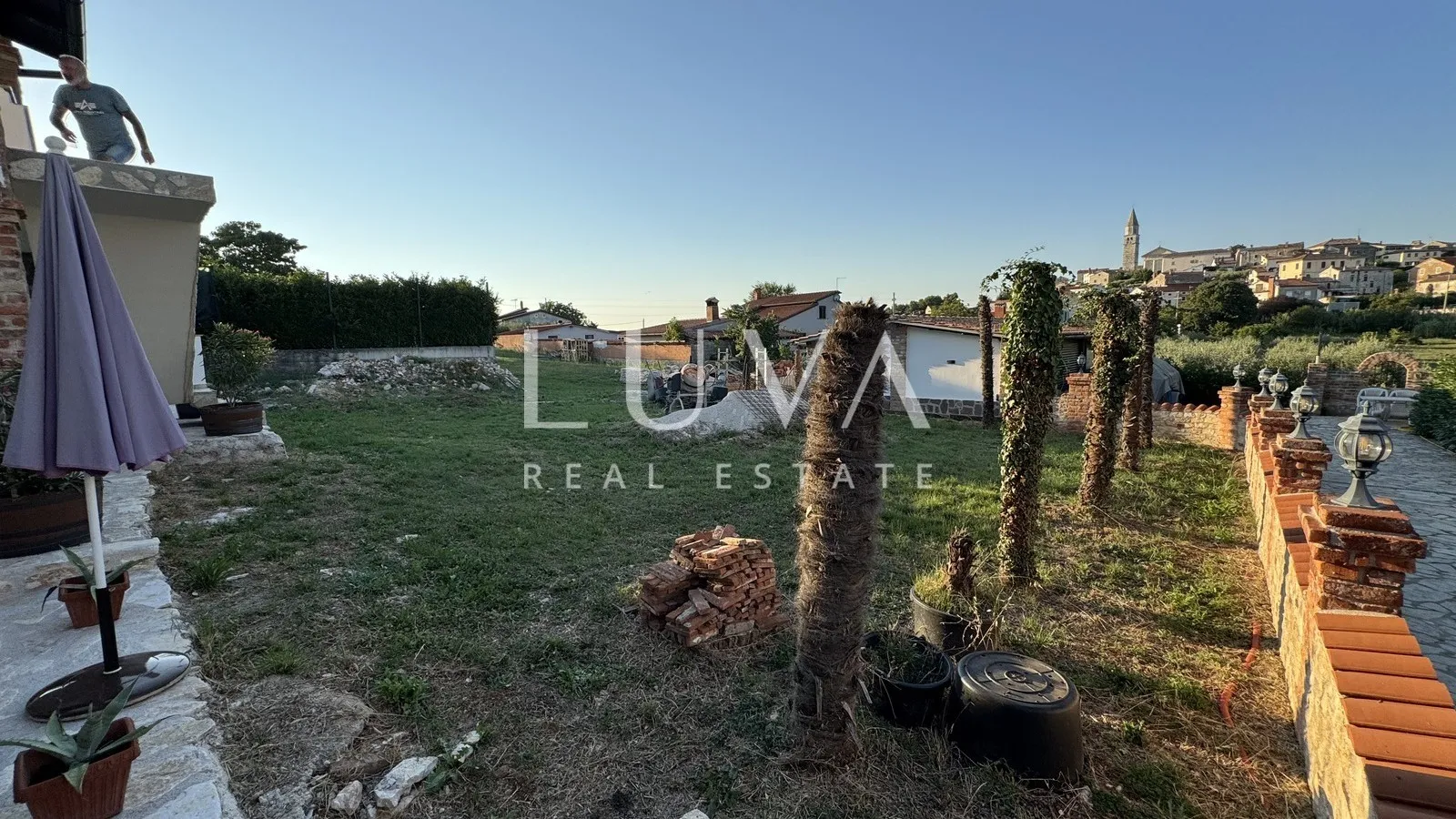 Istra, Višnjan, rustikalna kuća s tri apartmana, 580m2