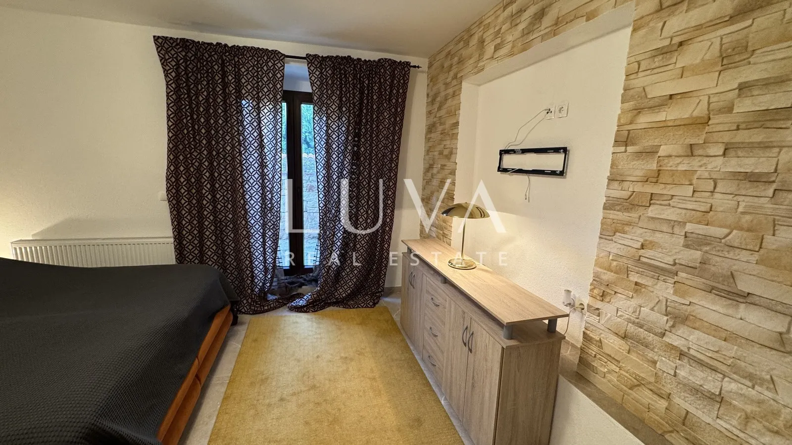Istra, Višnjan, rustikalna kuća s tri apartmana, 580m2