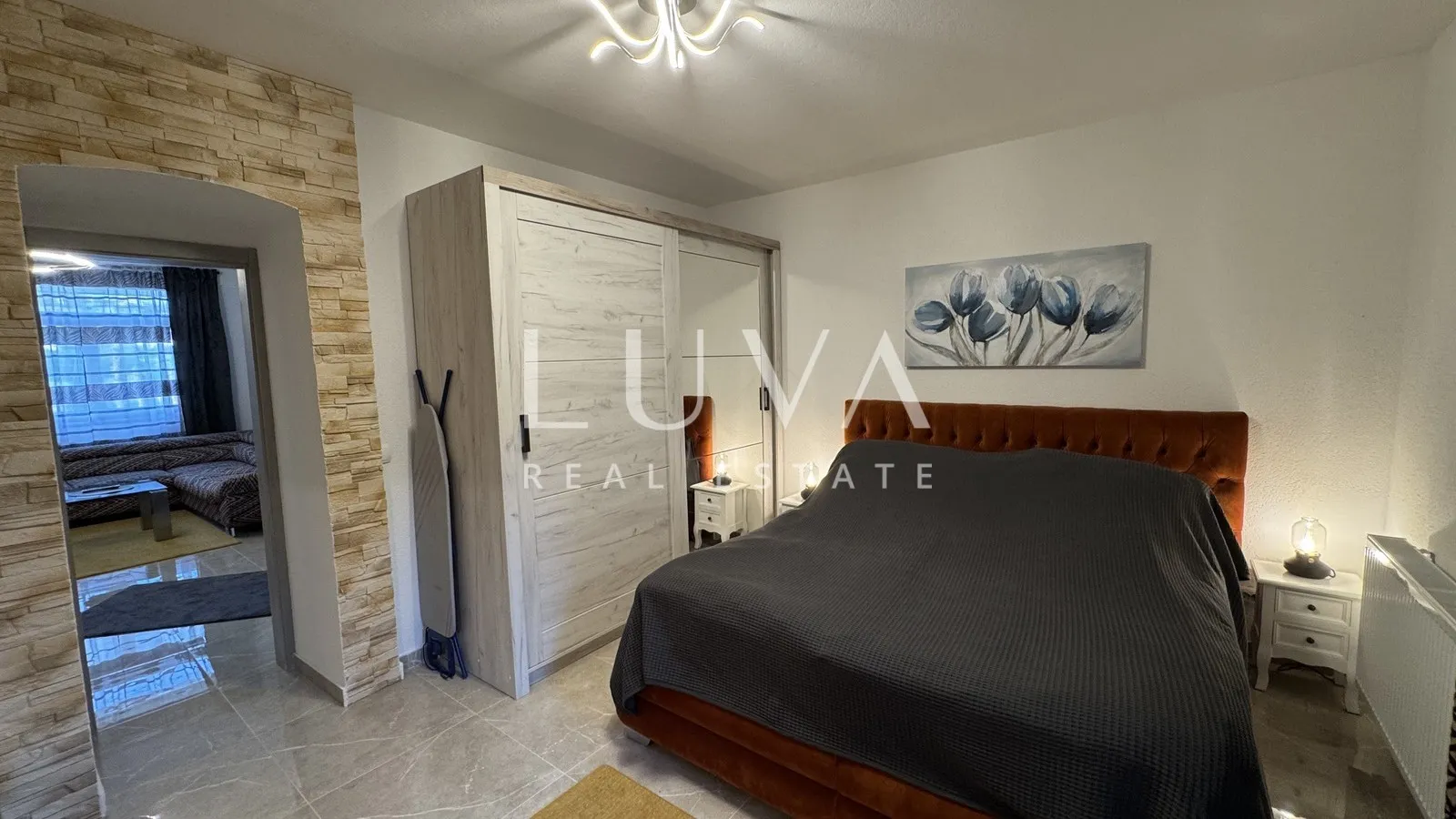 Istra, Višnjan, rustikalna kuća s tri apartmana, 580m2