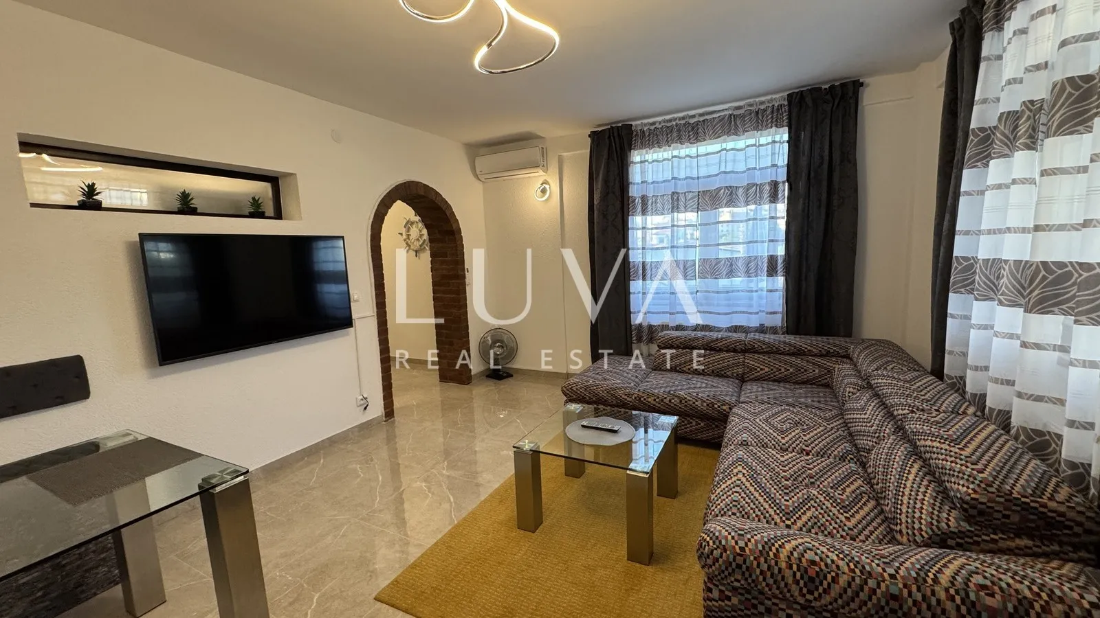 Istra, Višnjan, rustikalna kuća s tri apartmana, 580m2