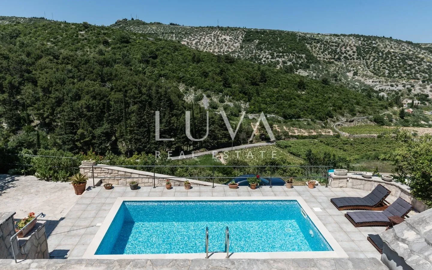 Dol, Brač, kamena kuća s pogledom na more na prodaju