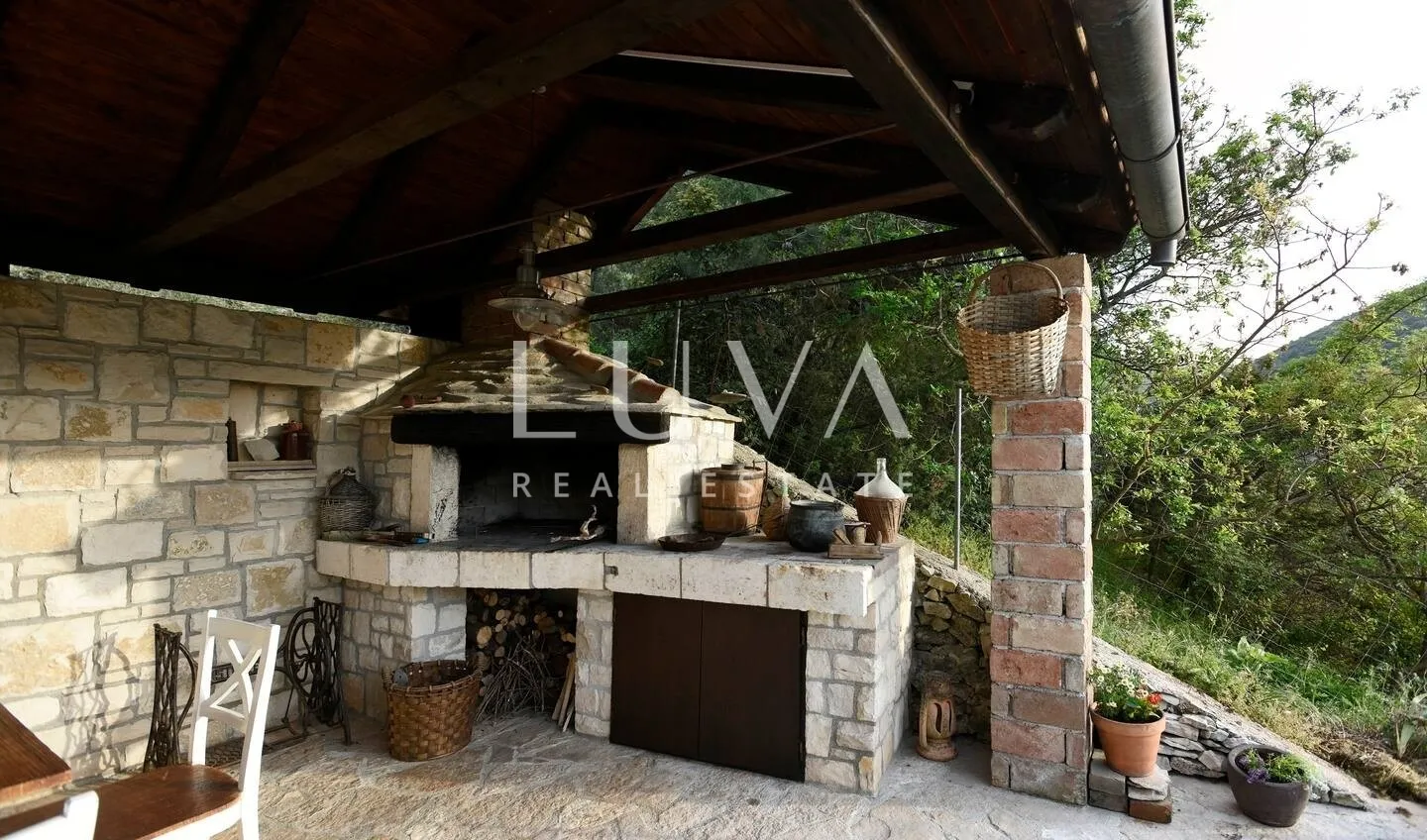 Dol, Brač, kamena kuća s pogledom na more na prodaju