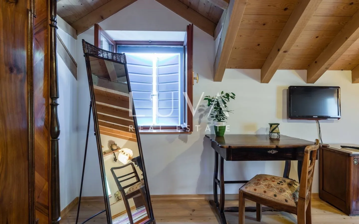 Dol, Brač, kamena kuća s pogledom na more na prodaju