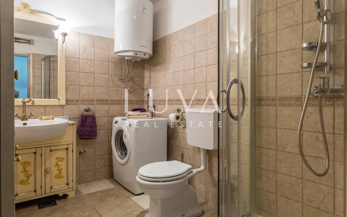 Dol, Brač, kamena kuća s pogledom na more na prodaju