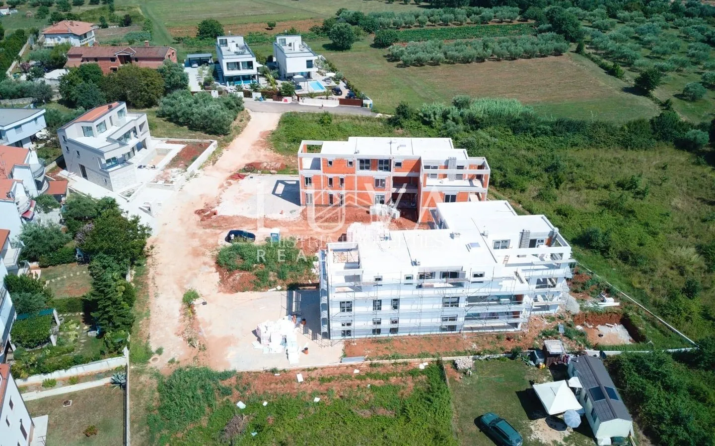 Poreč, Mali Maj, moderni stan u prizemlju s vrtom, 98,55 m2