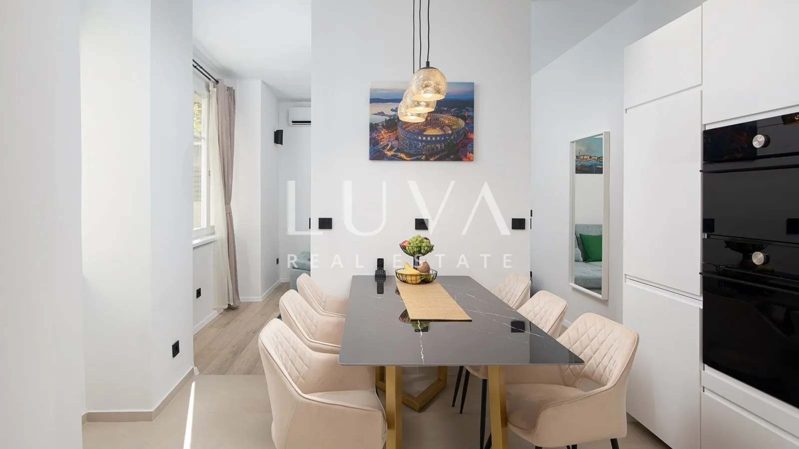Pula, moderni stan pored Arene s vrtom, 67 m2