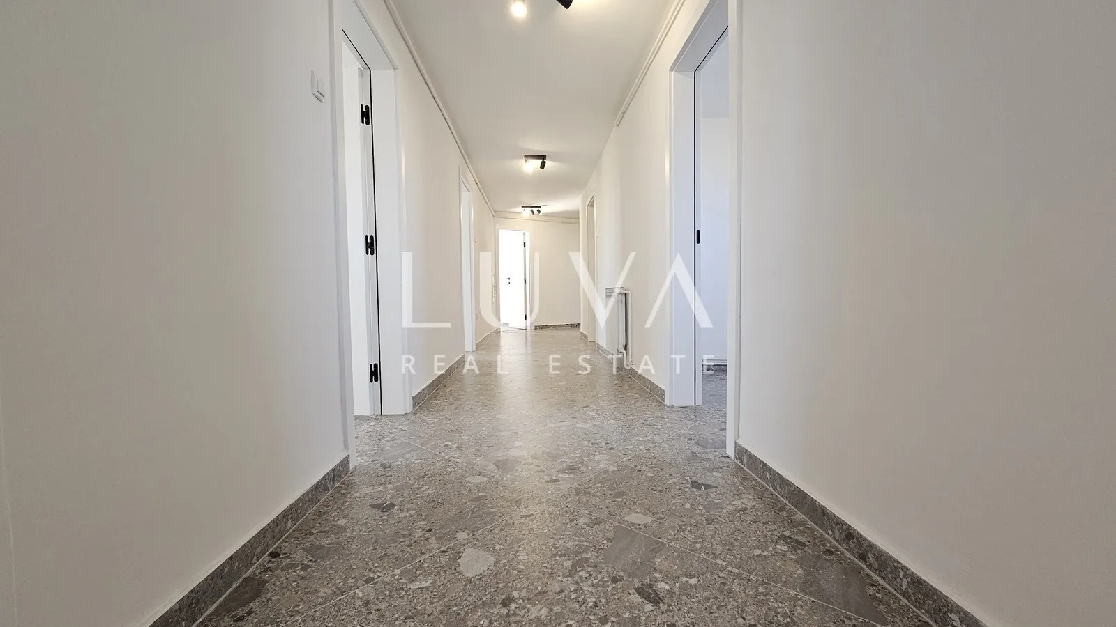 Sesvete, centar, novouređeni poslovni prostor 144m2 za najam