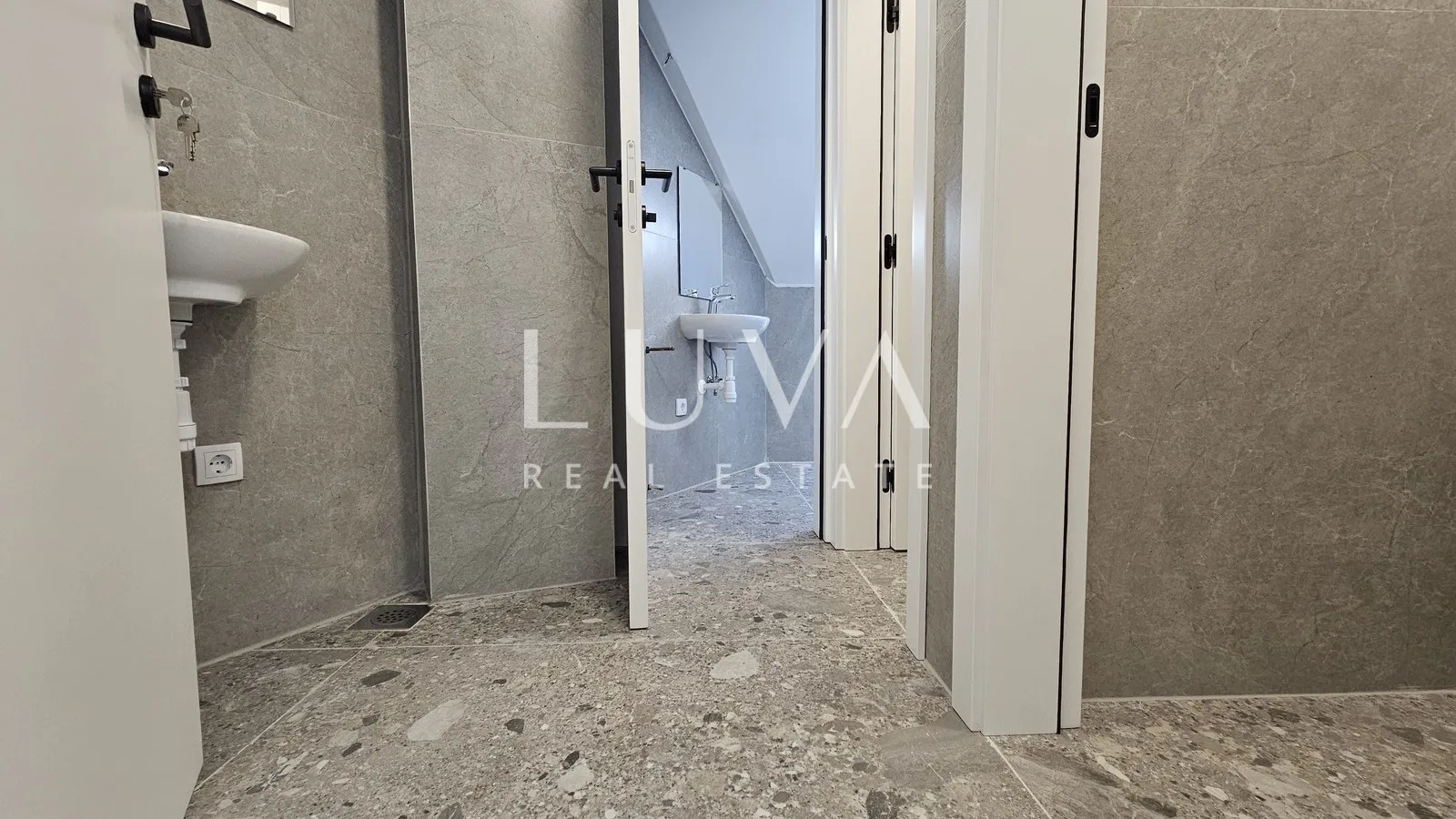 Sesvete, centar, novouređeni poslovni prostor 144m2 za najam