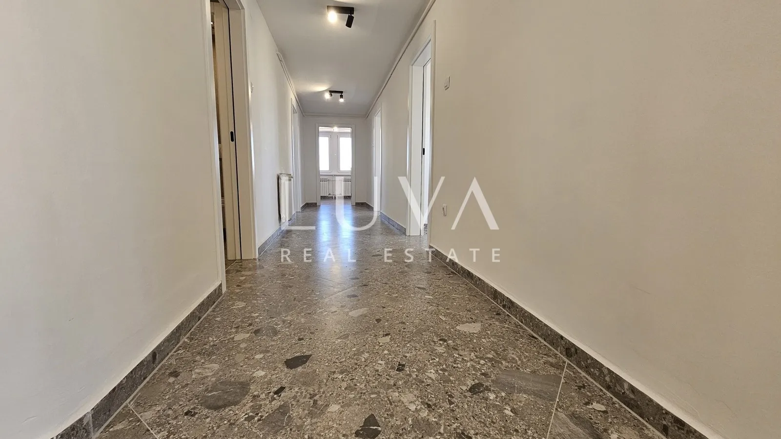 Sesvete, centar, novouređeni poslovni prostor 144m2 za najam