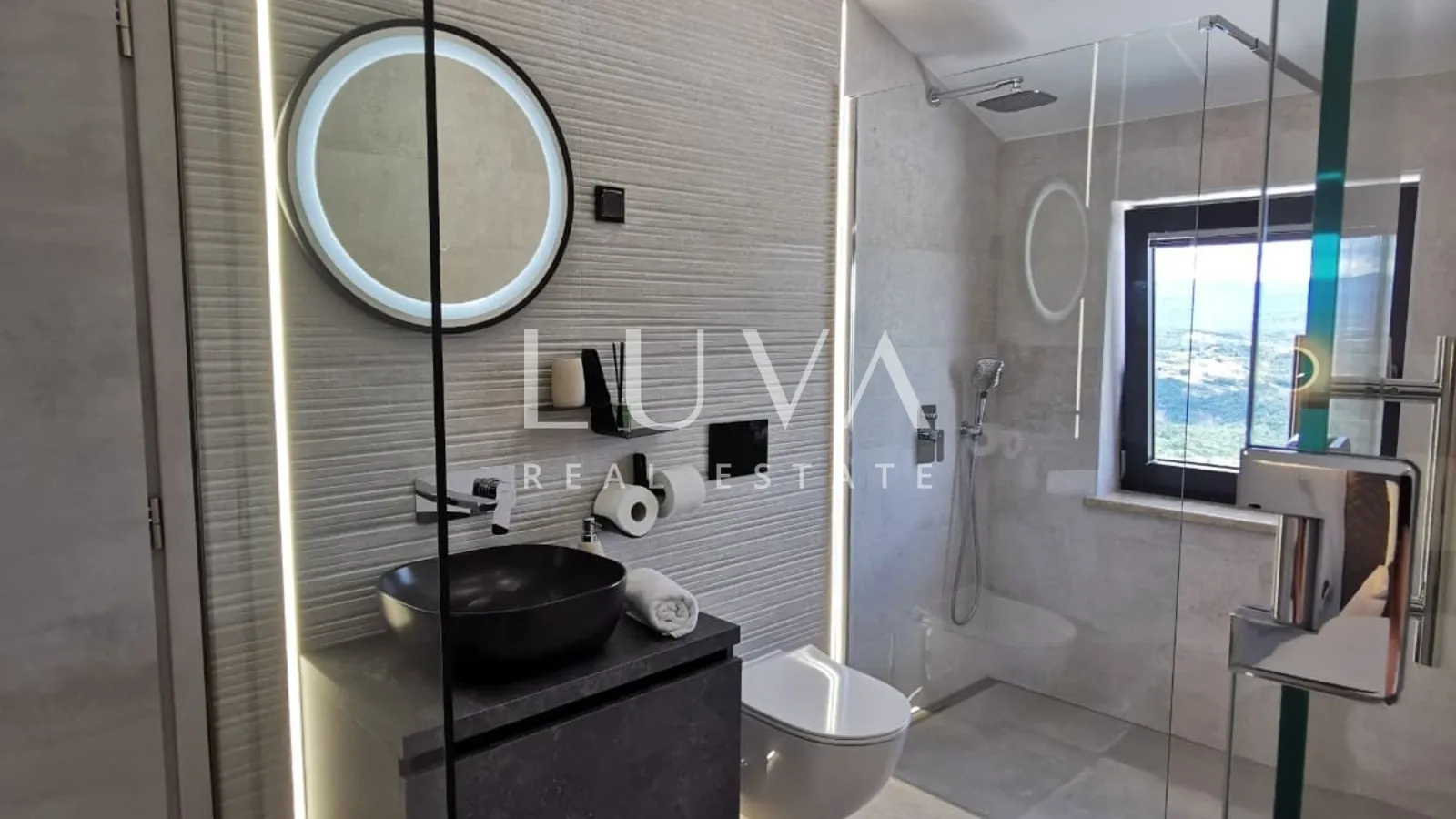 Istra, Vrh, moderna vila s jedinstvenim pogledom, 190 m2
