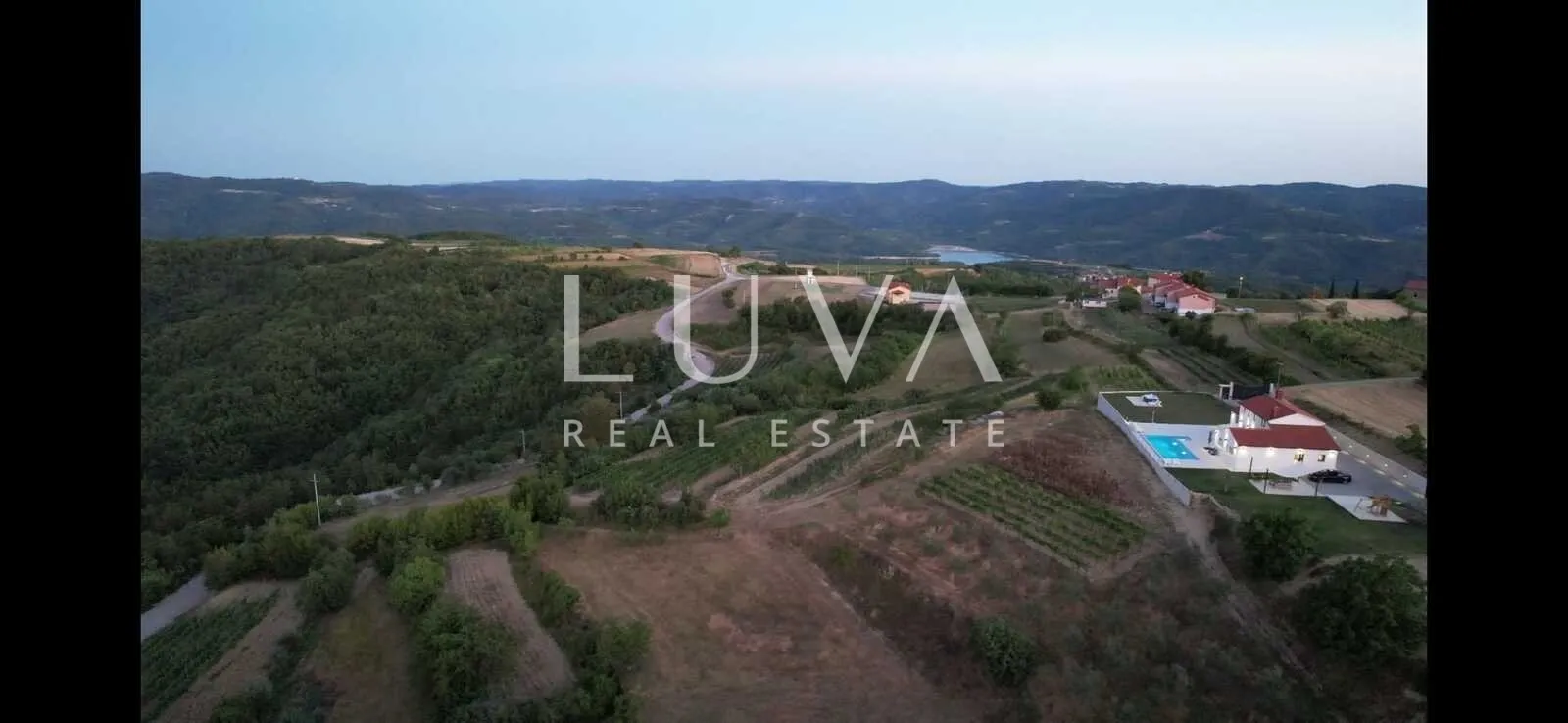 Istra, Vrh, moderna vila s jedinstvenim pogledom, 190 m2