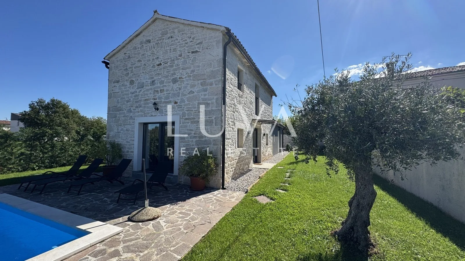 Istria, Poreč, modern stone house with pool, 133 m2