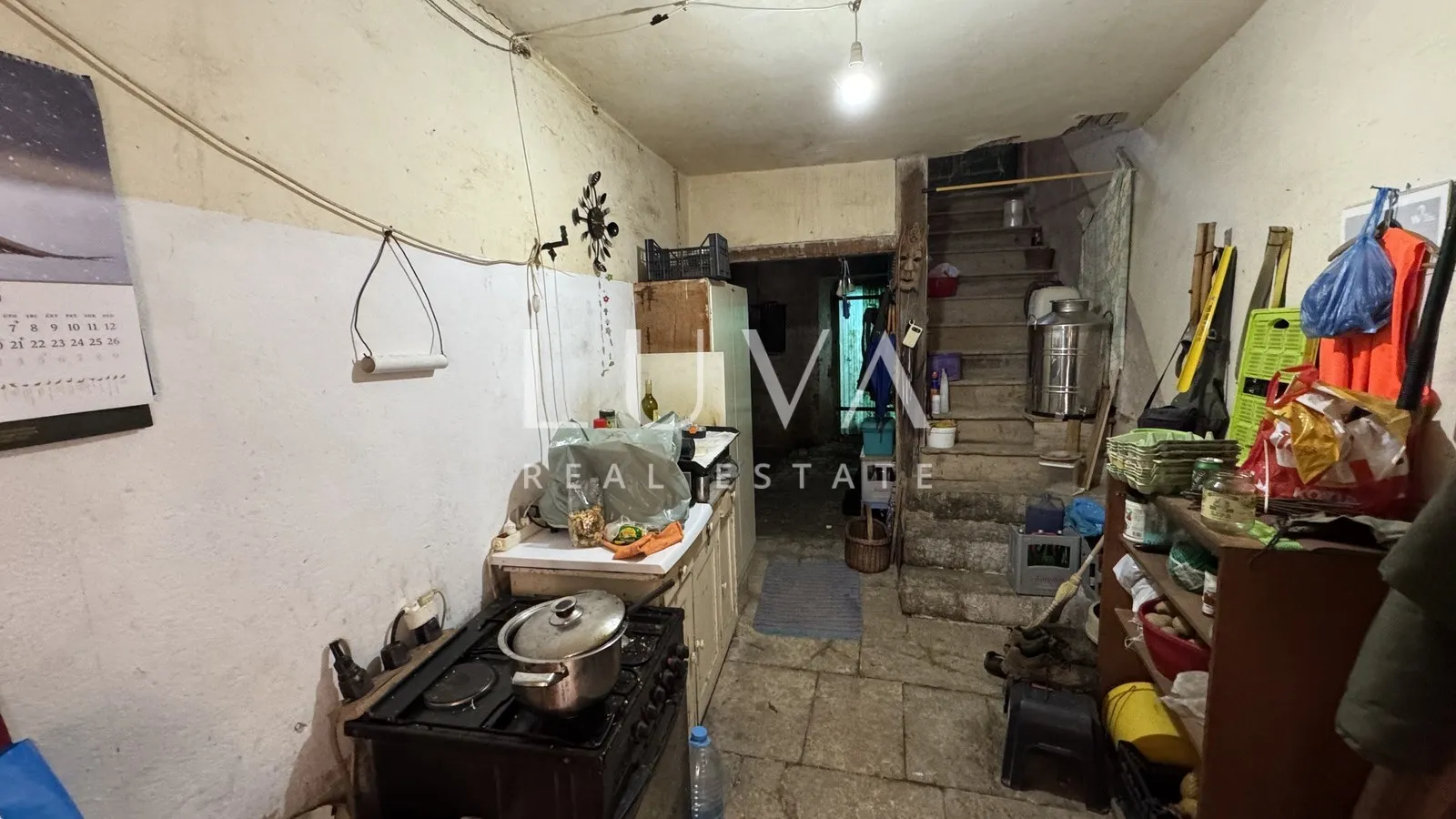 Istra, Motovun,  kuća za renovaciju s dvorištem, 195 m2