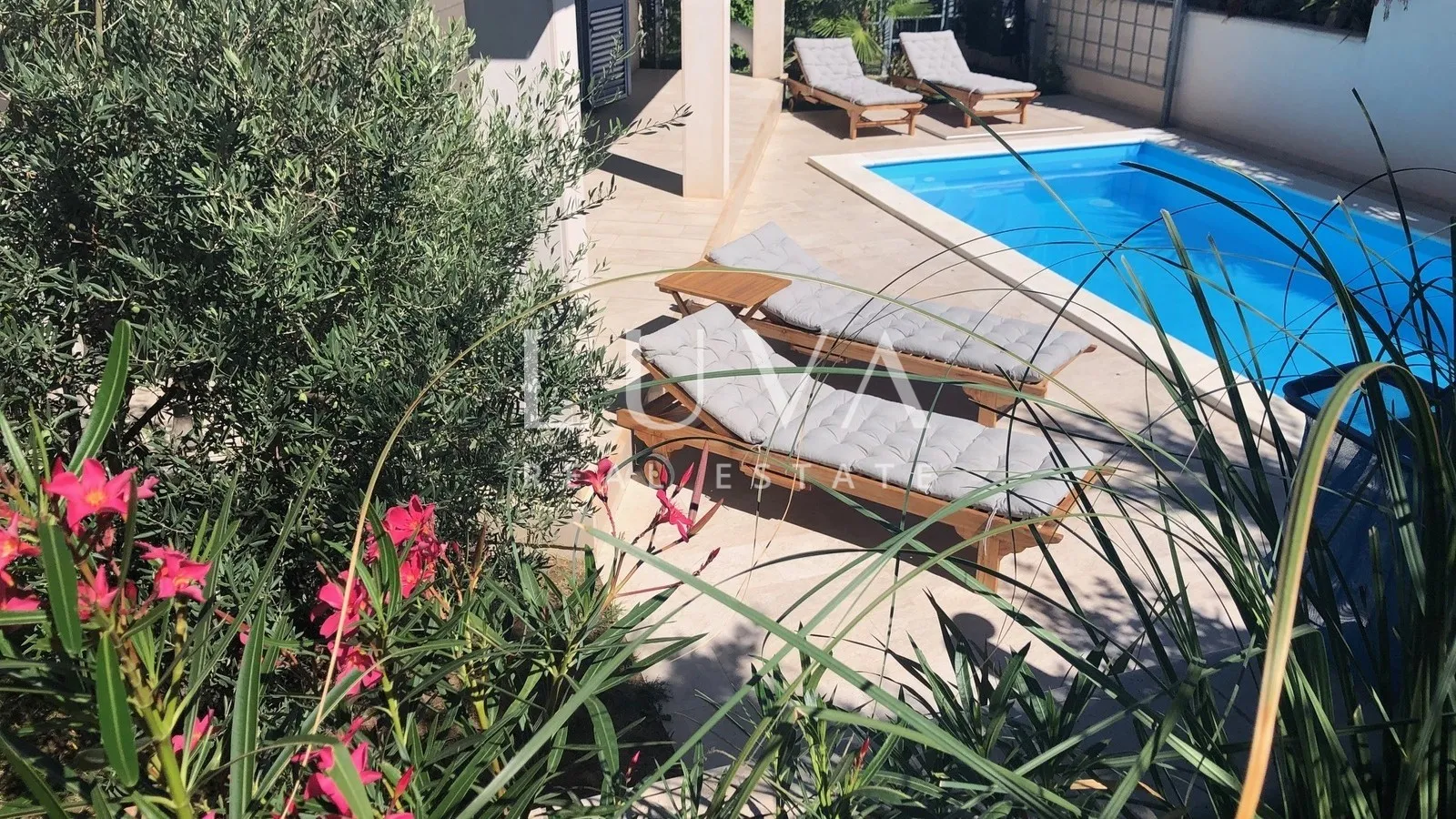Luxury house 148m2 with a pool for sale, Murter Betina