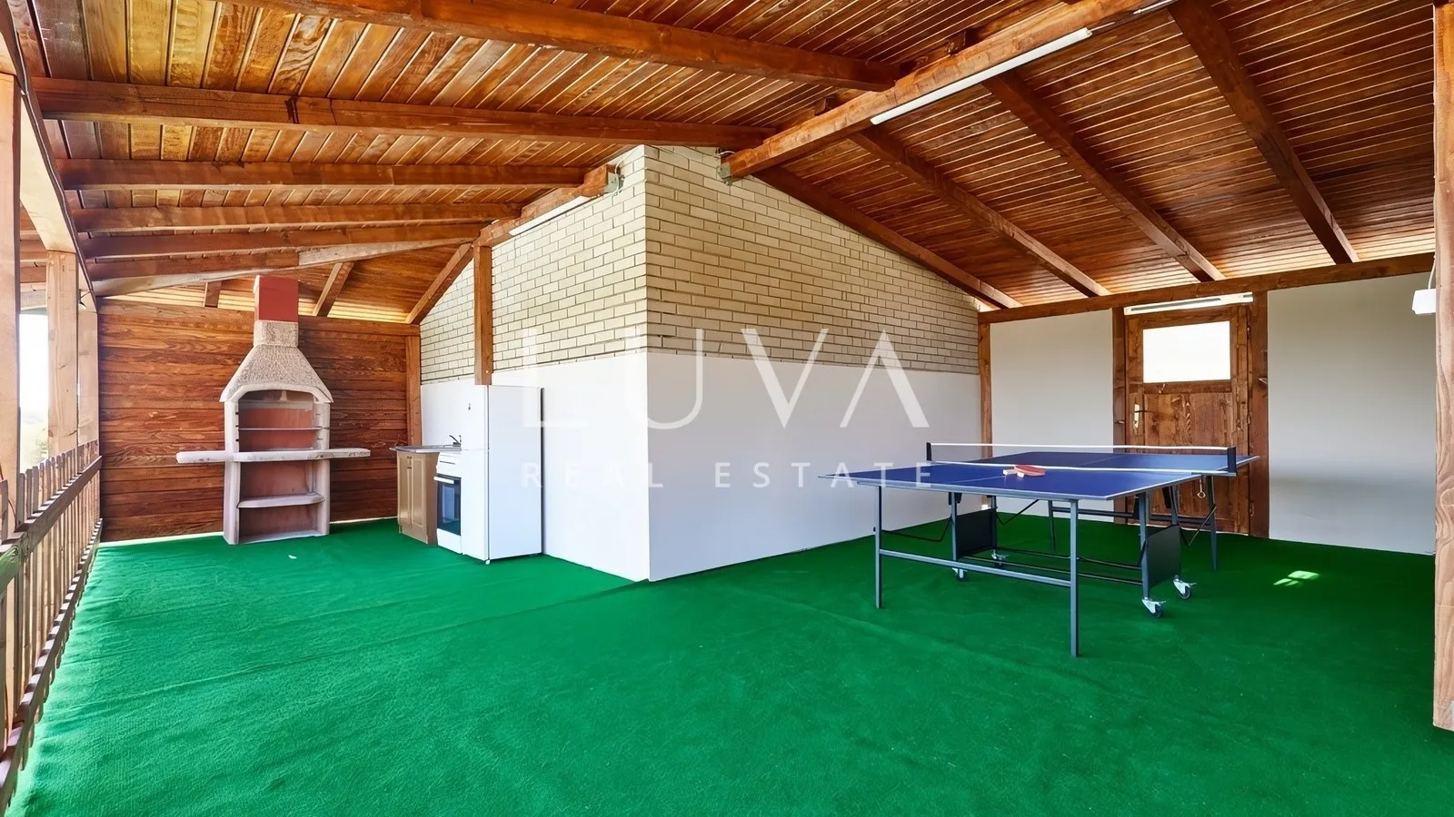 Kloštar Ivanić, kuća s bazenom 145m2 i vinograd na prodaju