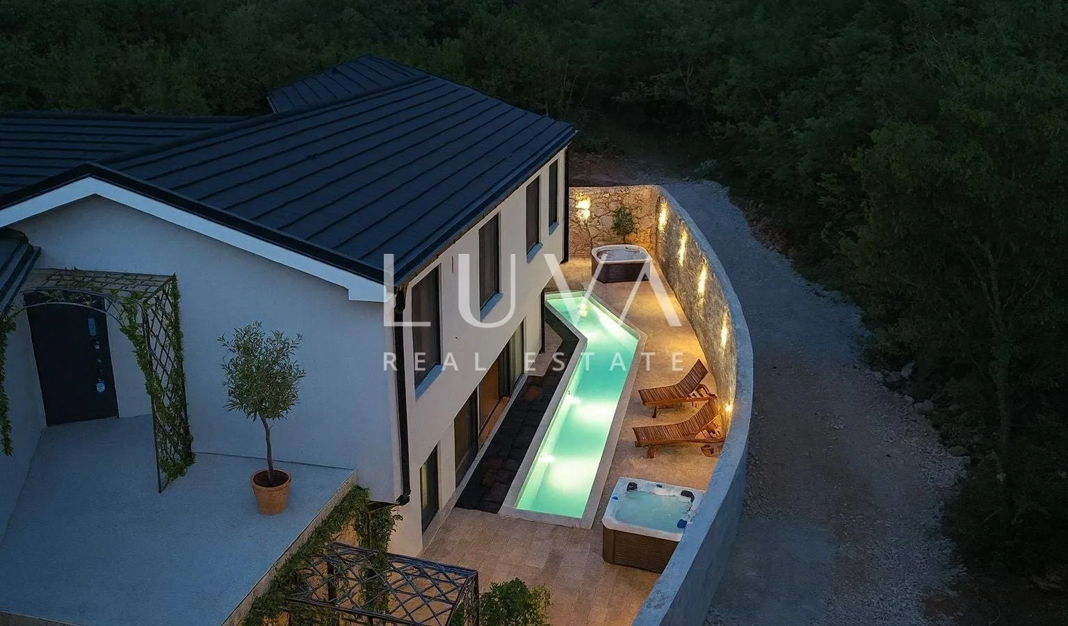Krk, Vrbnik, luksuzna vila s bazenom na osami na prodaju