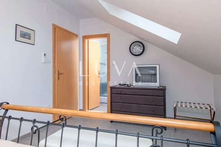 Hvar, Brusje, luksuzna vila s bazenom i pogledom na more na prodaju