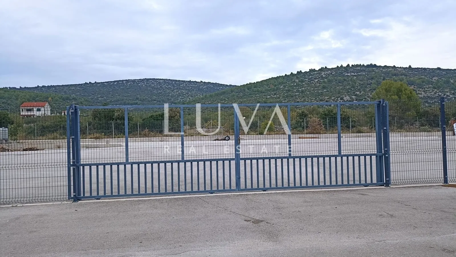 Marina, Trogir, najam velikog i urednog skladišta