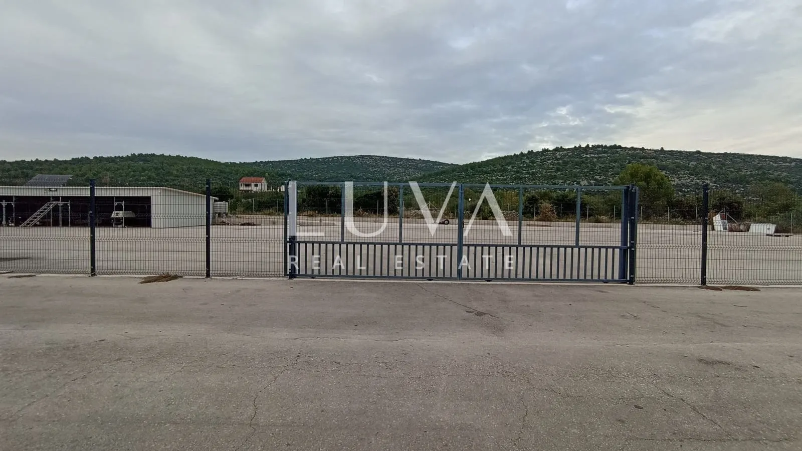 Marina, Trogir, najam velikog i urednog skladišta