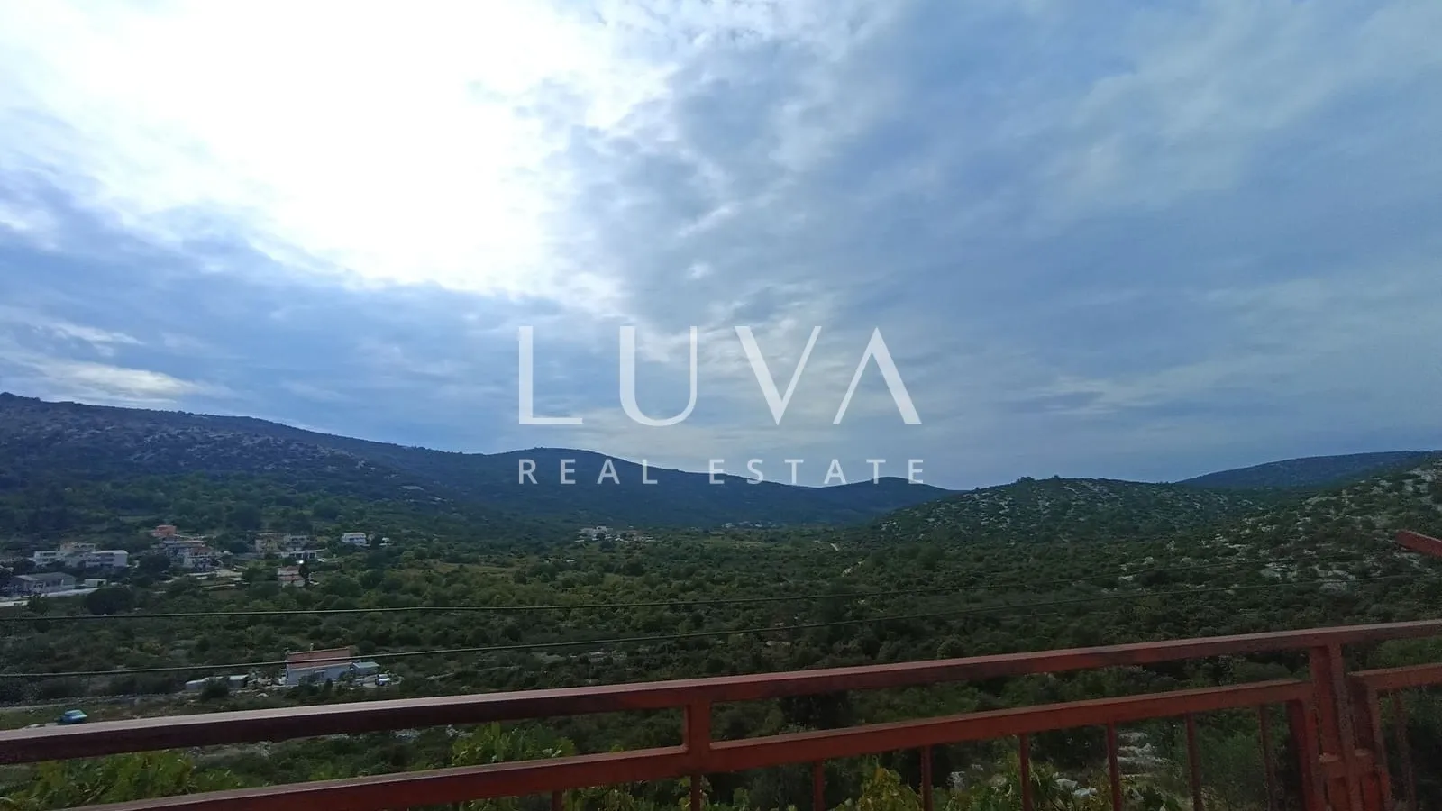 Marina, Trogir, prodaja dvojne kuće 247 m2 na 3 etaže + parking