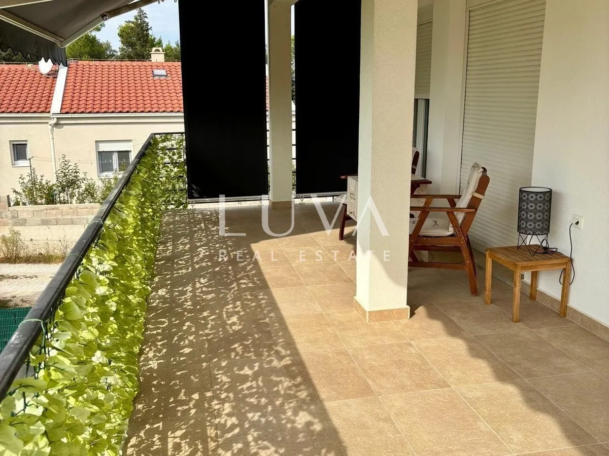Petrčane Zadar, prostran stan od 75 m² + parking, 50 m od mora