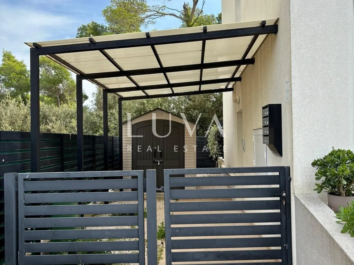 Petrčane Zadar, prostran stan od 75 m² + parking, 50 m od mora