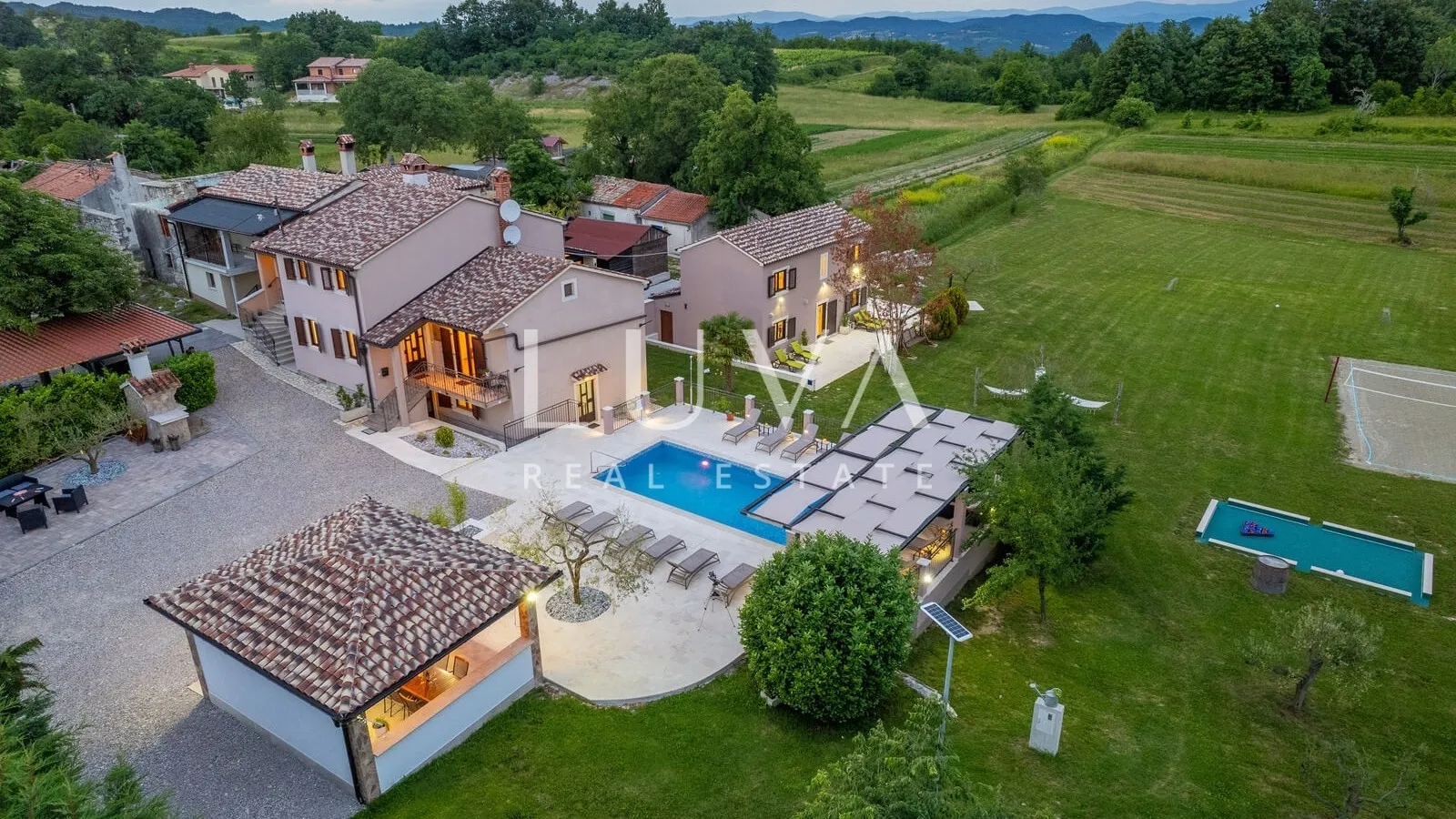Istria, Pićan, villa with pool and tennis court for sale