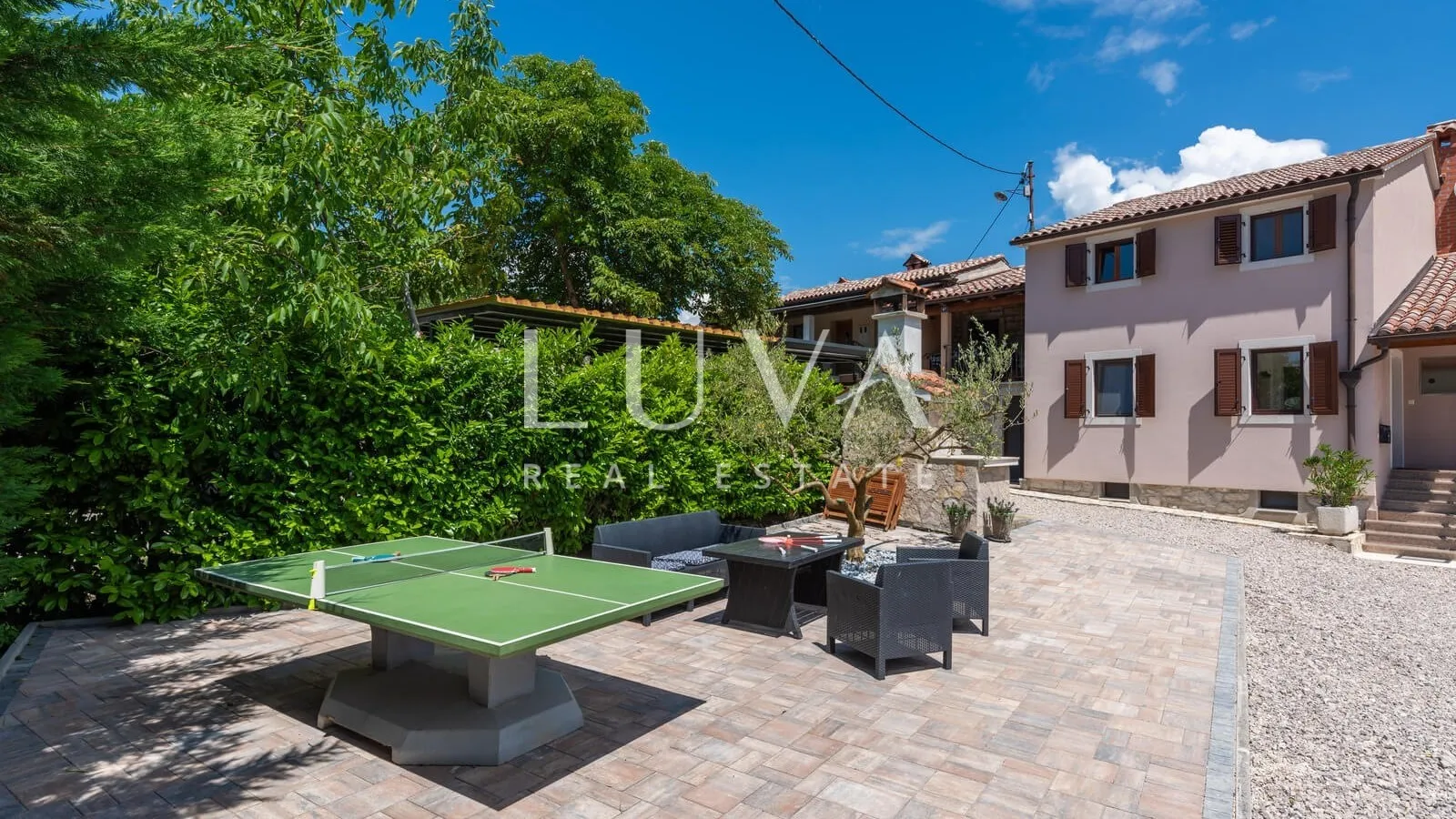 Istria, Pićan, villa with pool and tennis court for sale
