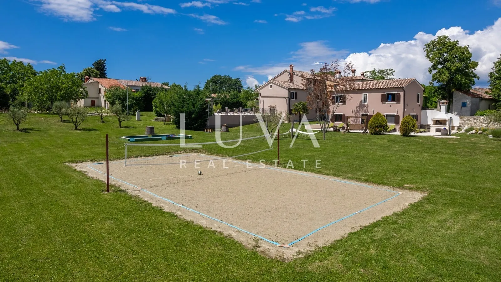 Istria, Pićan, villa with pool and tennis court for sale